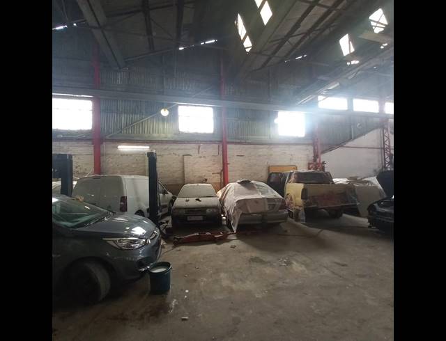 995M² WAREHOUSE FOR SALE IN JOHANNESBURG CENTRAL